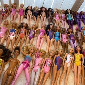 52 mix Barbie’s